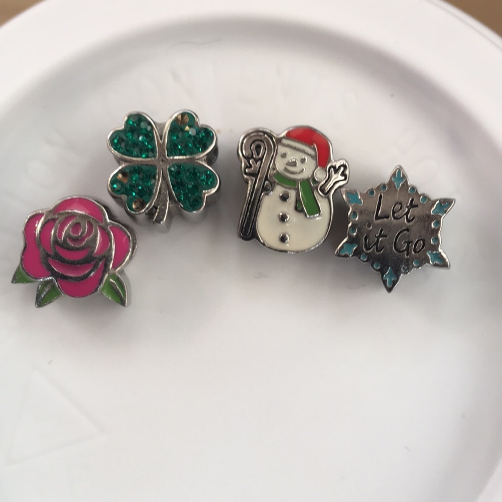 4 holiday Pandora like charms